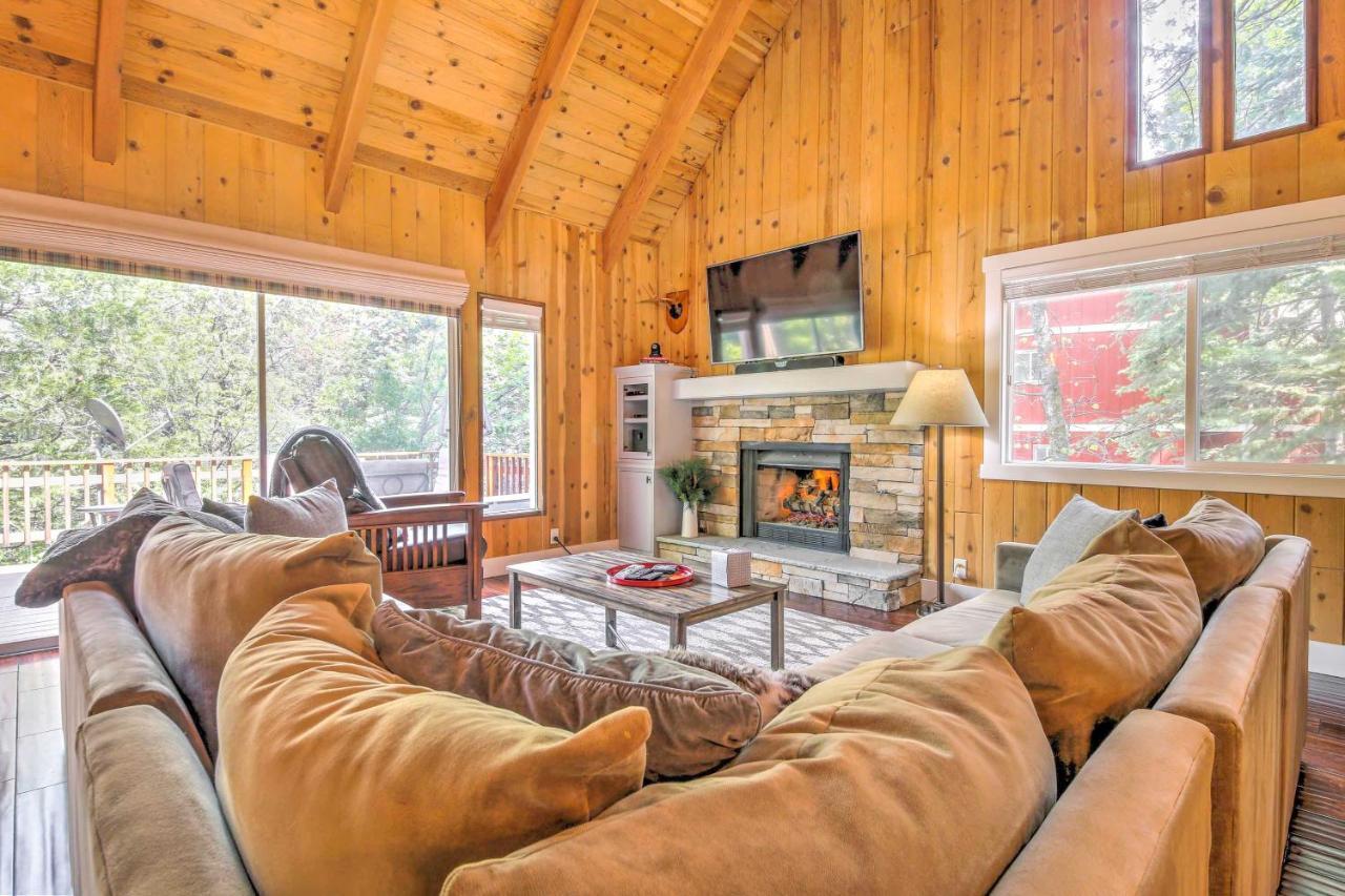 Gorgeous Lake Arrowhead Retreat Game Room And Deck Exterior photo